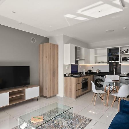 The Median Rosebank Luxury Apartment - Building With Generator جوهانسبورغ المظهر الخارجي الصورة