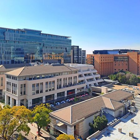 The Median Rosebank Luxury Apartment - Building With Generator جوهانسبورغ المظهر الخارجي الصورة