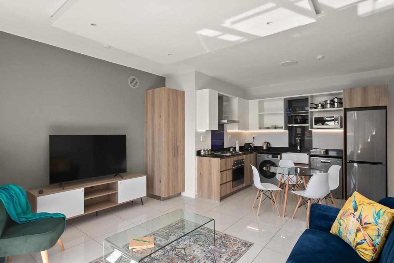 The Median Rosebank Luxury Apartment - Building With Generator جوهانسبورغ المظهر الخارجي الصورة