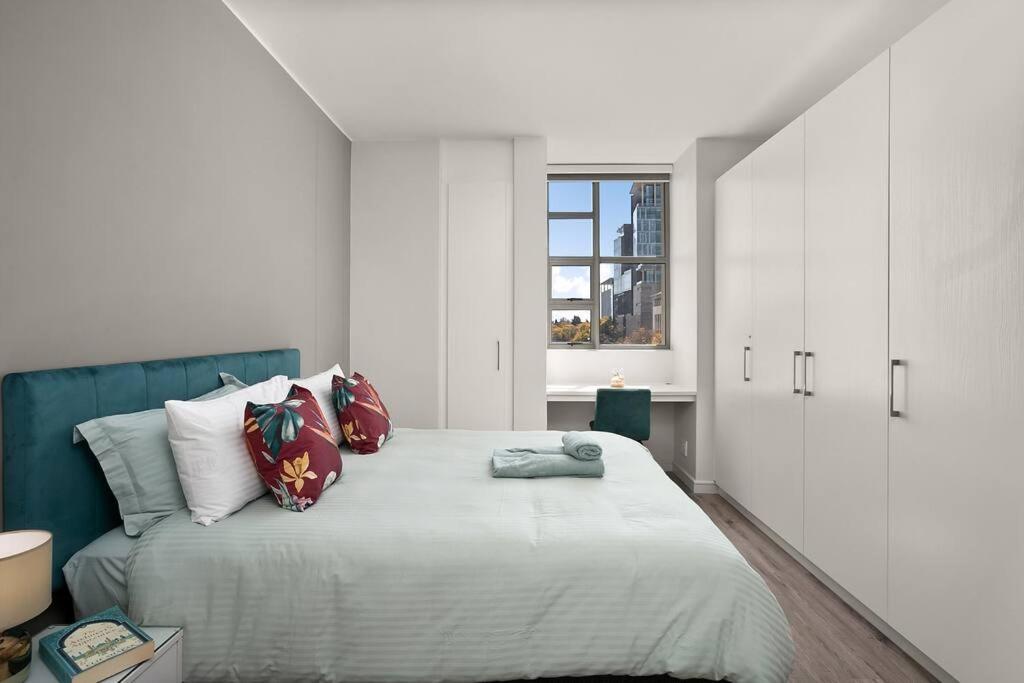 The Median Rosebank Luxury Apartment - Building With Generator جوهانسبورغ المظهر الخارجي الصورة
