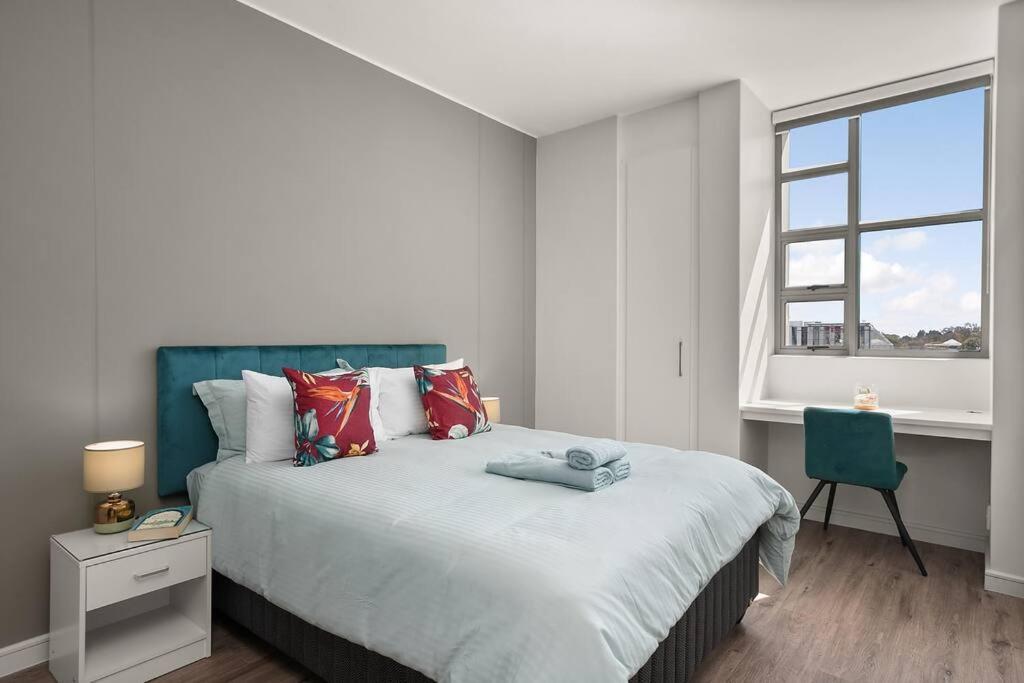 The Median Rosebank Luxury Apartment - Building With Generator جوهانسبورغ المظهر الخارجي الصورة