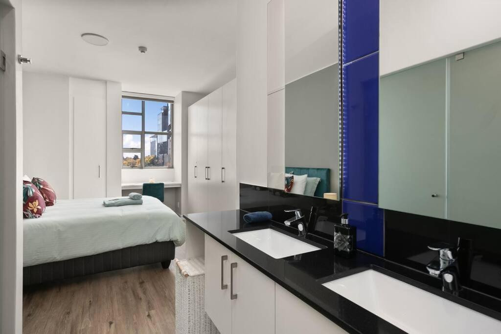 The Median Rosebank Luxury Apartment - Building With Generator جوهانسبورغ المظهر الخارجي الصورة
