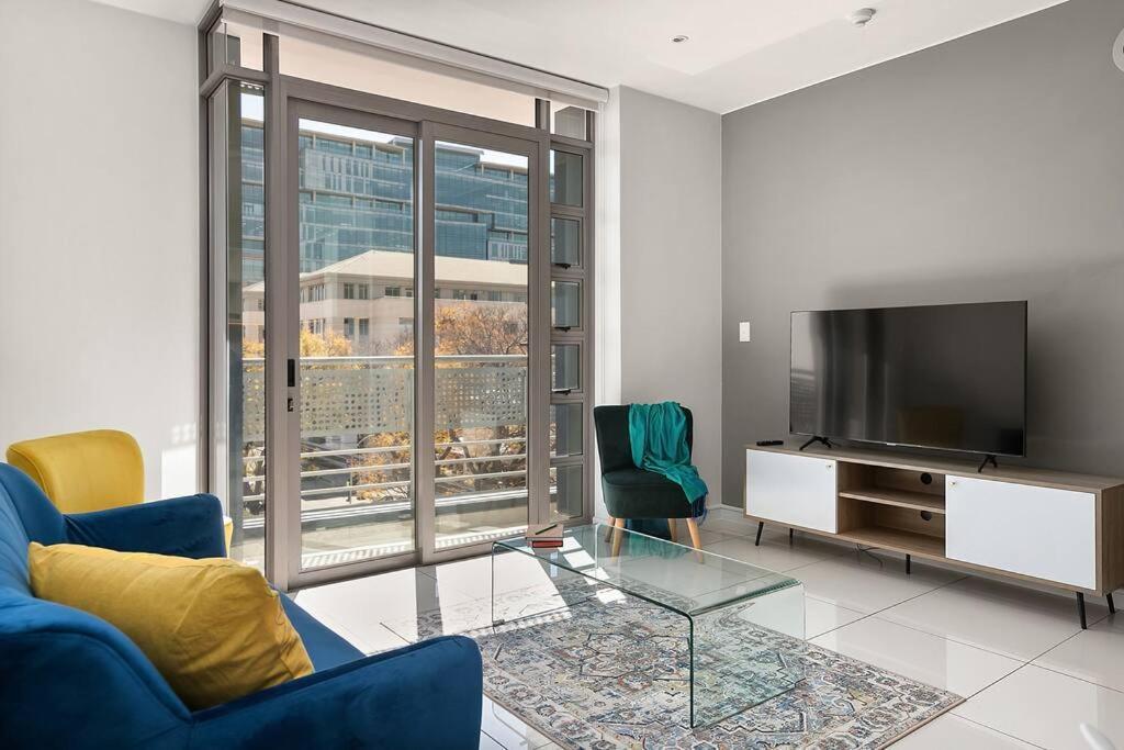 The Median Rosebank Luxury Apartment - Building With Generator جوهانسبورغ المظهر الخارجي الصورة