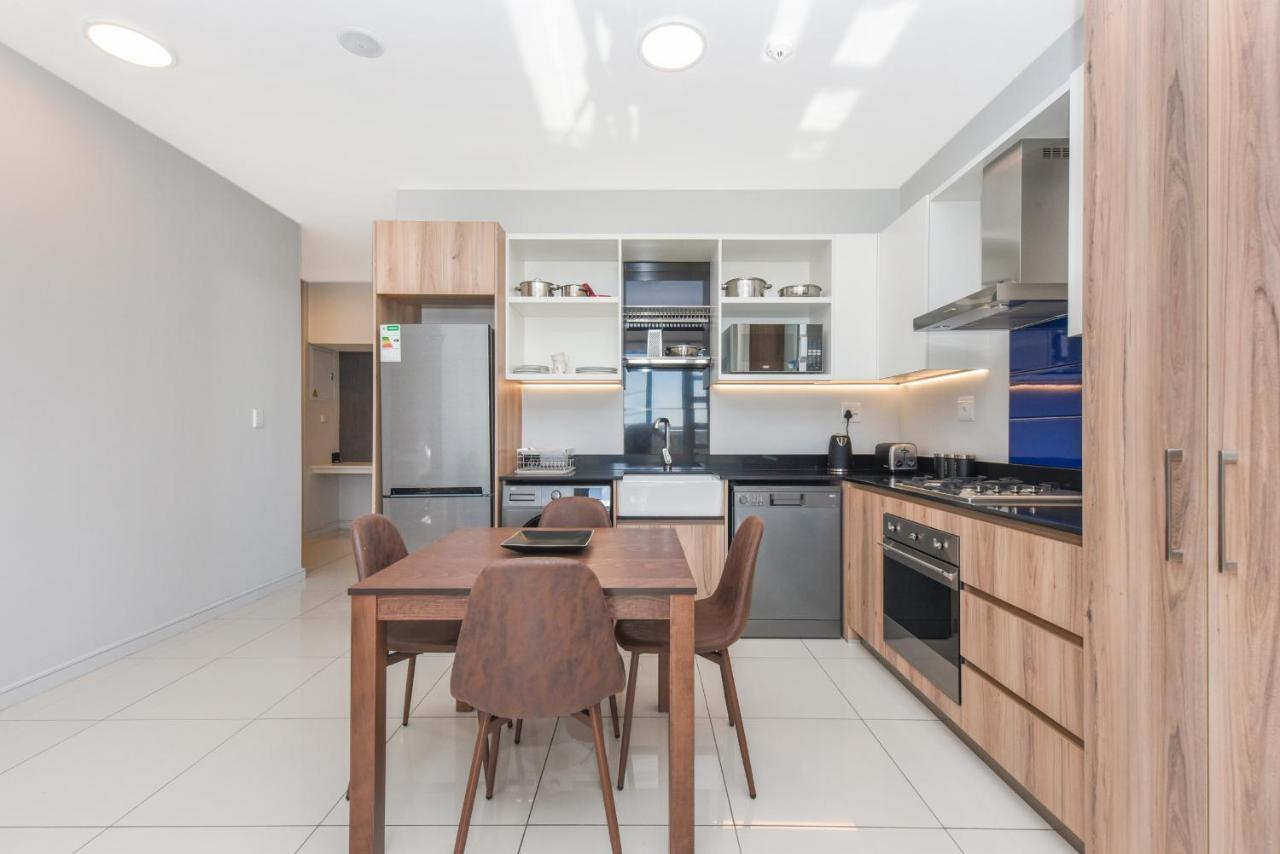 The Median Rosebank Luxury Apartment - Building With Generator جوهانسبورغ المظهر الخارجي الصورة