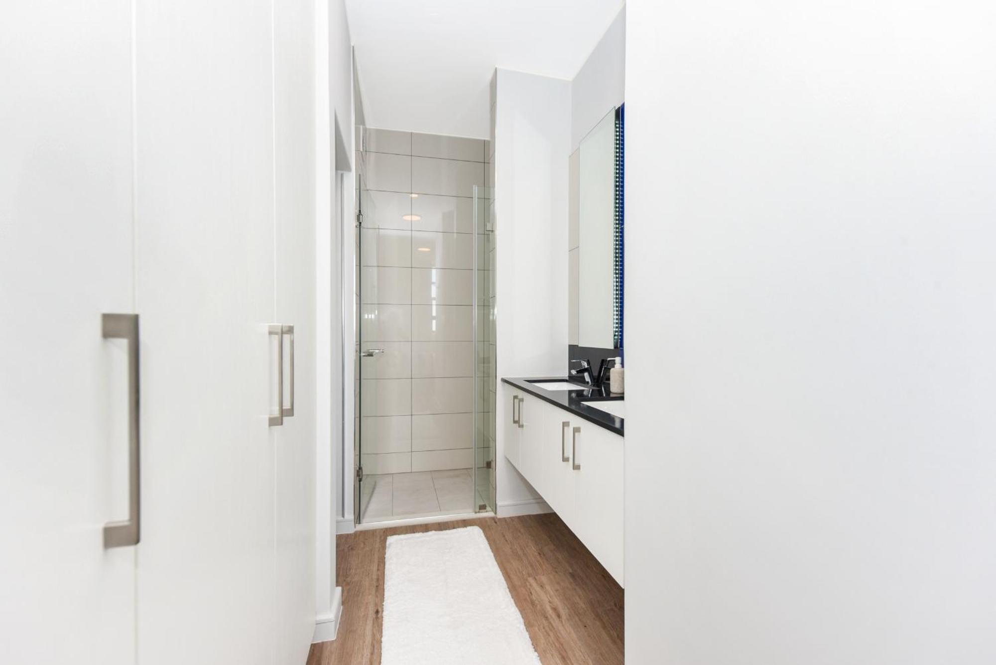 The Median Rosebank Luxury Apartment - Building With Generator جوهانسبورغ المظهر الخارجي الصورة