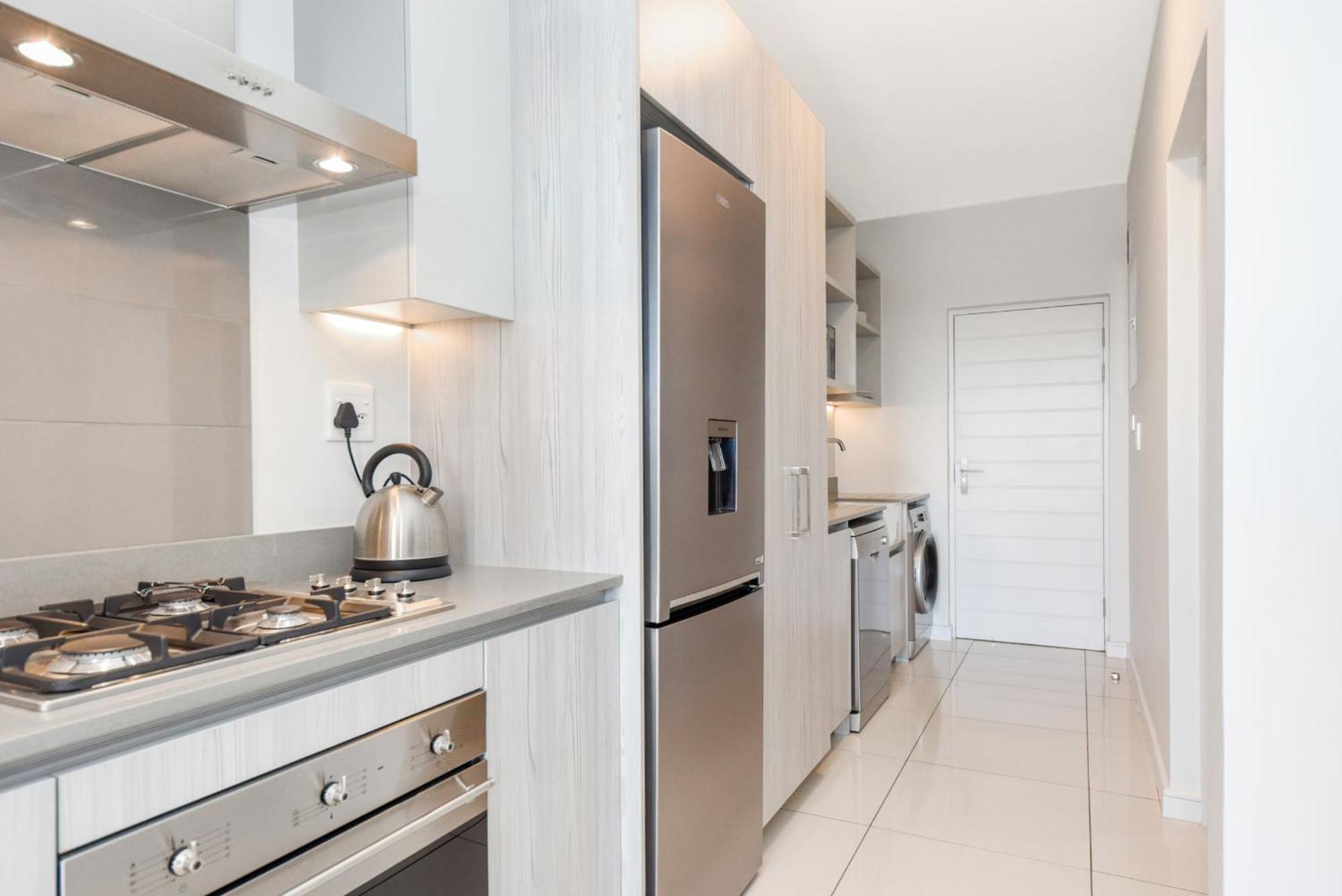 The Median Rosebank Luxury Apartment - Building With Generator جوهانسبورغ المظهر الخارجي الصورة