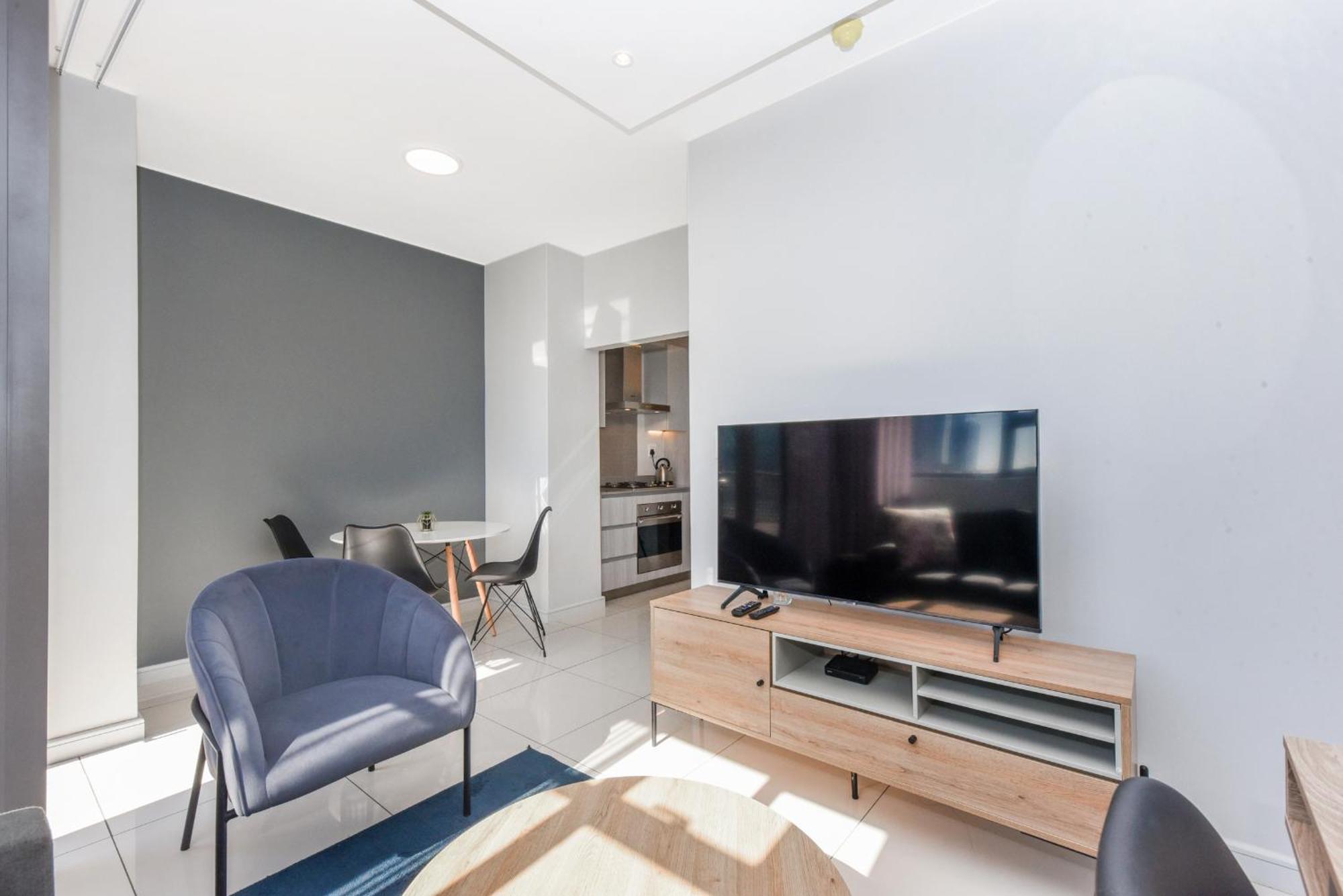 The Median Rosebank Luxury Apartment - Building With Generator جوهانسبورغ المظهر الخارجي الصورة