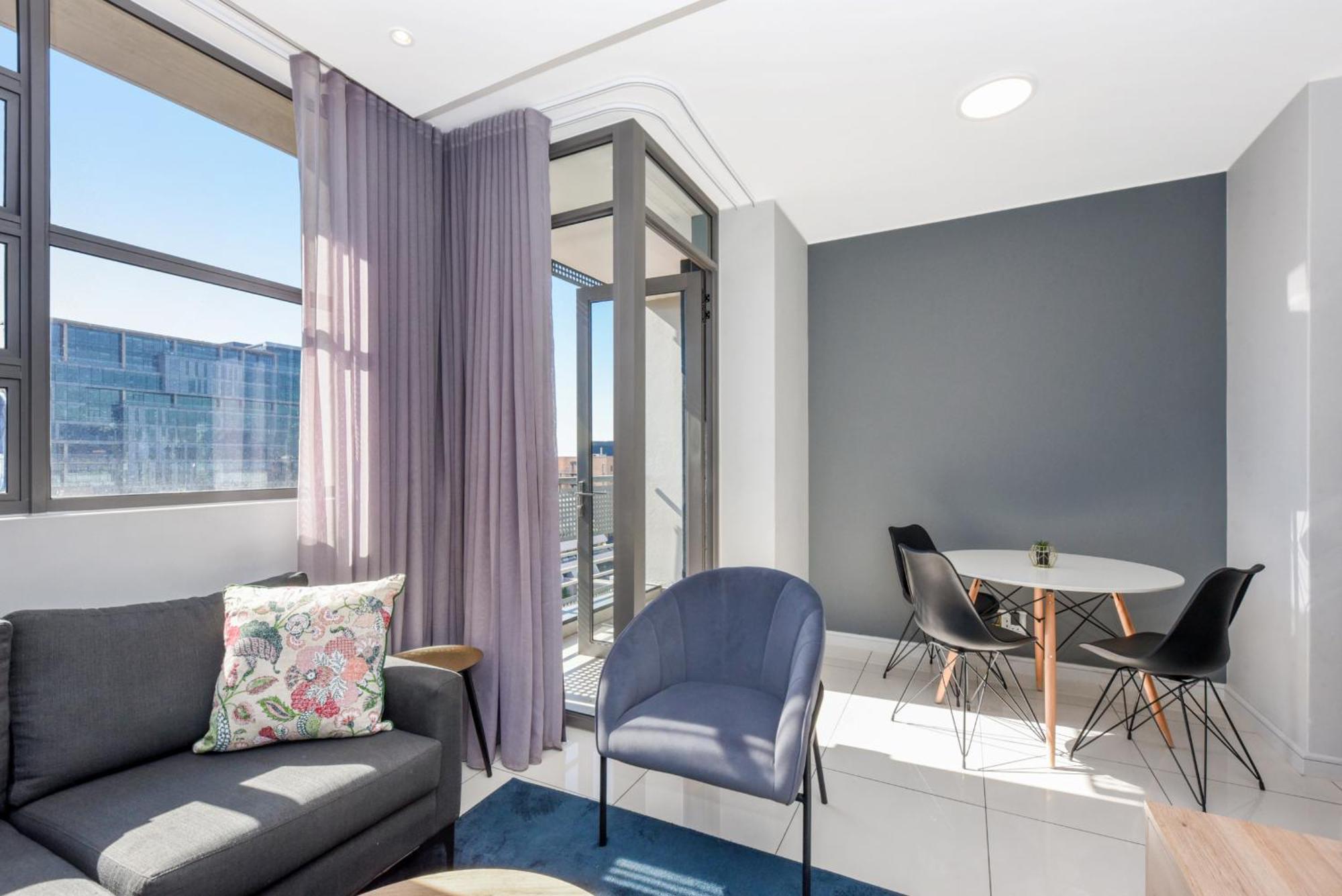 The Median Rosebank Luxury Apartment - Building With Generator جوهانسبورغ المظهر الخارجي الصورة